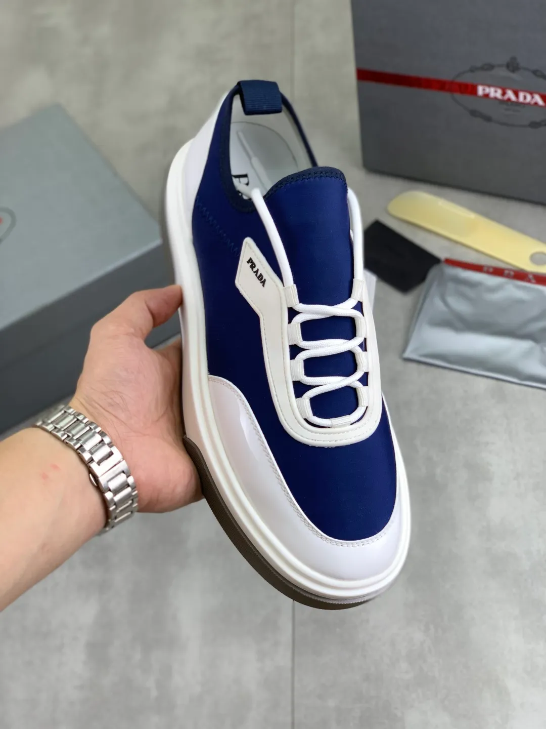 Men's men's shoes 💰P542💰 [New style] popular models are on the official website, 🆘 The trendy brand (Prada) mainly promotes popular models, avant-garde and versatile fashionable men's shoes private version mold opening, cowhide surface splicing 1:1.. Fashionable and simple, original imported cowhide lining cowhide feet; the atmosphere and personality are more fashionable, eye-catching and pursuing class. It will subvert the old idea and be a must-have for fashionistas with you! Must keep it! Tall and comfortable, large and low, high-end quality workmanship. Size: 38-44 3️⃣colors available.